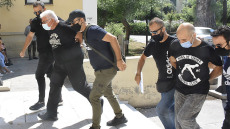 Ηλιούπολη: «Η Εισαγγελία έπραξε το καθήκον της», λένε οι δικηγόροι του μαστροπού αστυνομικού για τη δίωξη κατά της 19χρονης