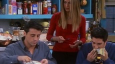 Ο τηλεοπτικός Τζόι αποκάλυψε την -αηδιαστική- αλήθεια για το διαβόητο trifle της Ρέιτσελ