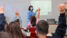 Νέο Σχολείο: Έρχονται το πολλαπλό βιβλίο, η αντικατάσταση του διαγωνίσματος και οι ομαδικές εργασίες