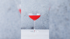 Cosmopolitan: Φτιάχνουμε το κοκτέιλ που αγαπούν οι γυναίκες