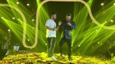 Πάνος Κιάμος: Τίμησε τον Τόλη Βοσκόπουλο ερμηνεύοντας τις μεγαλύτερες επιτυχίες του - Μαζί του στην σκηνή ο Κωνσταντίνος Παντελίδης