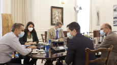 Συνάντηση Μητσοτάκη με τη νέα ηγεσία της Ιατρικής Σχολής ΕΚΠΑ