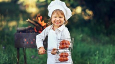 Πώς να οργανώσετε το τέλειο μπάρμπεκιου για παιδιά