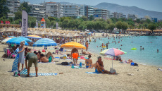 Καύσωνας: Στις παραλίες οι Αθηναίοι για «ανάσες δροσιάς» - Δωρεάν είσοδος σε οργανωμένες πλαζ  - Δείτε φωτογραφίες