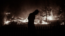 Τα σκίτσα του Αρκά για τον πύρινο εφιάλτη στη Βαρυμπόμπη