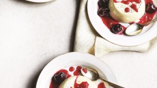 Φτιάχνουμε αυθεντική πανακότα όπως οι Ιταλοί (βήμα-βήμα)