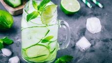 To κοκτέιλ που δροσίζει τις καλοκαιρινές βραδιές μας