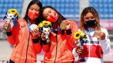 Ολυμπιακοί Αγώνες - Σκέιτμπορντ: Μια 12χρονη και μια 13χρονη έγραψαν ιστορία στο βάθρο!