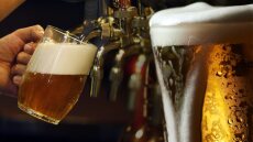 ΕΕ: Ισοδύναμη με 74 λίτρα ανά κάτοικο η παραγωγή μπύρας για το 2020