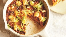 Φριτάτα με κολοκυθάκια, φέτα και μπέικον