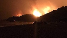 Φωτιά στην Εύβοια: Συγκλονίζει η μαρτυρία γυναίκας που έχασε το σπίτι της στο Αχλάδι