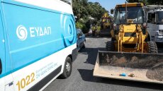 Κλειστές δύο λωρίδες στη λεωφόρο Αθηνάς στη Βουλιαγμένη λόγω καθίζησης οδοστρώματος