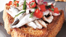 Ας μιλήσουμε ωμά για τους γαύρους