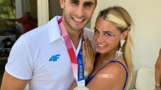 Κόνι Μεταξά: Υποδέχτηκε τον Ολυμπιονίκη, Μάριο Καπότση στο αεροδρόμιο (Φωτογραφίες)