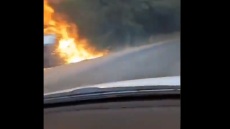 Φωτιά στη Γορτυνία - Βίντεο: Κάτοικοι στο Λιβαδάκι περνούν μέσα από τις φλόγες με το αυτοκίνητό τους