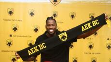 ΑΕΚ: Στην Αθήνα ο Γκρίφιν, ξεναγήθηκε στο κλειστό των Λιοσίων ο Γέλοβατς