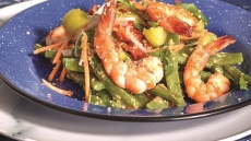 Πράσινη σαλάτα με φασολάκια και γαρίδες