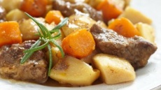 H συνταγή για λεμονάτο μοσχαράκι που θα φτιάχνετε ξανά και ξανά