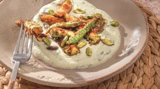 Κολοκυθάκια ψητά με κρέμα φέτας και φιστίκι Αιγίνης