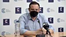 Γκίκας Μαγιορκίνης: Δείχνει αξονικές 18χρονων που νόσησαν και καλεί τους νέους να εμβολιαστούν