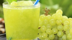 3 δροσερά καλοκαιρινά ποτά με φρούτα εποχής