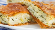 Ανοίγουμε φύλλο και φτιάχνουμε σπιτική κρεμμυδόπιτα