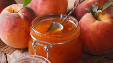 Πώς να φτιάξετε εύκολα μαρμελάδα ροδάκινου με τζίντζερ