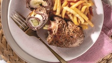 Σαλτιμπόκα με μοσχαρίσιες κοτολέτες, φασκόμηλο και πεπόνι