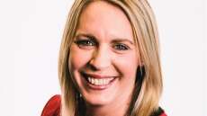 Lisa Shaw: Από επιπλοκές του εμβολίου της AstraZeneca πέθανε η ραδιοφωνική παραγωγός του BBC