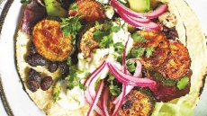 Τάκος με κολοκυθάκια και καπνιστή πάπρικα