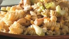 Σαλάτα ζυμαρικών με κοτόπουλο