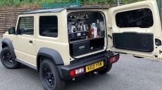 Ένα Suzuki Jimny που φτιάχνει και καφέ