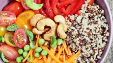 Καταπολεμήστε την κούραση με αυτά τα υλικά στις σαλάτες σας