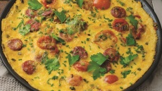 Ομελέτα φούρνου με λουκάνικο