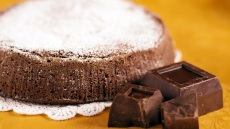 Η συνταγή του 1930 για το πιο ανατρεπτικό σοκολατένιο κέικ!