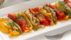 Καταλανική Εσκαλιβάδα: Η πιο εύκολη συνταγή με μελιτζάνες και πιπεριές