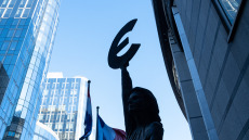 ΕΕ: Μαχαίρι στις αγροτικές επιδοτήσεις, τριπλασιάζονται τα κονδύλια για τη φύλαξη συνόρων