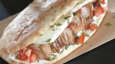 Κοτόπουλο σε κυπριακή πίτα