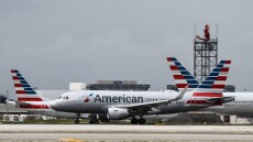 Η American Airlines ακύρωσε πάνω από 1.400 πτήσεις το τριήμερο