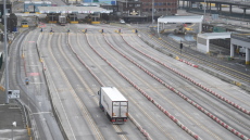 Brexit: Η Βρετανία προχωρά σε μονομερείς ενέργειες και «σπάει» τη συμφωνία με την ΕΕ