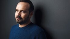 Φεστιβάλ Κολωνού: Ο Κώστας Μακεδόνας στο Θέατρο Κολωνού