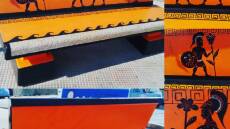 Σικελία: Ζωγραφίζουν ήρωες της ελληνικής μυθολογίας σε παγκάκια