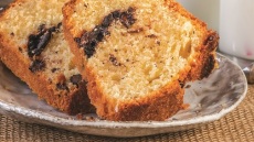 Κέικ μαρμπρέ με σοκολάτα και αμύγδαλα