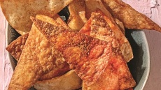 Σπιτικά νάτσος με ντιπ αβοκάντο και ντιπ γιαουρτιού