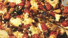 Πίτσα καπονάτα με αλεύρι ολικής άλεσης