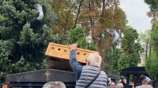 Ντούσαν Ίβκοβιτς: Ελευθερώθηκαν περιστέρια κατά τη διάρκεια της κηδείας του