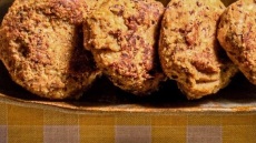 Ωμά vegan «κεφτεδάκια» μπρόκολου