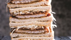 Σάντουιτς με κοτόπουλο πανέ