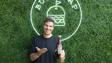 Νέα συνεργασία της Heinz με τον Άκη Πετρετζίκη