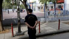 Κορωνοϊός: Ασπίδα προστασίας σε υγειονομικούς και εκπαιδευτικούς για επιθέσεις από αρνητές